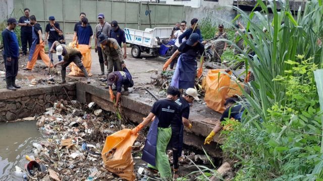 Antisipasi Banjir, BankSasuci Ajak Warga Bebersih Kali dan Sungai