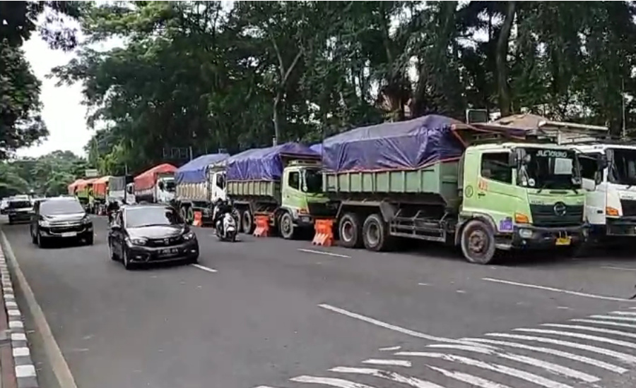 Langgar Jam Operasional, 33 Truk Tanah Diamankan Polisi di Tangerang