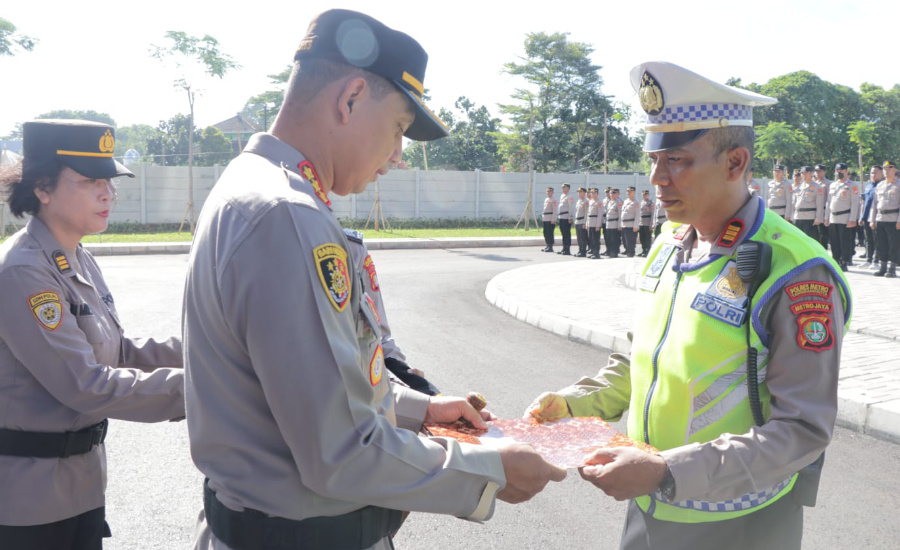 Berprestasi, 17 Personel Polres Metro Tangerang Kota Diberi Penghargaan