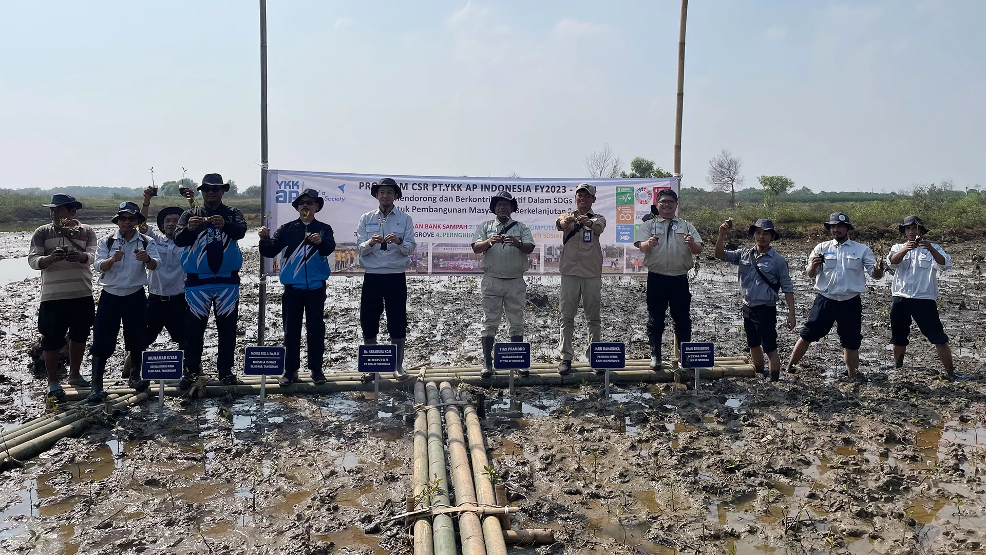 PT YKK AP Indonesia Tanam 5000 Mangrove Langka di Patramanggala