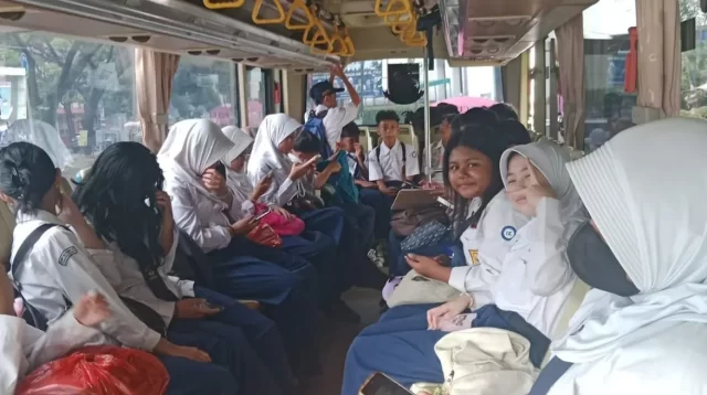 Bus Sekolah