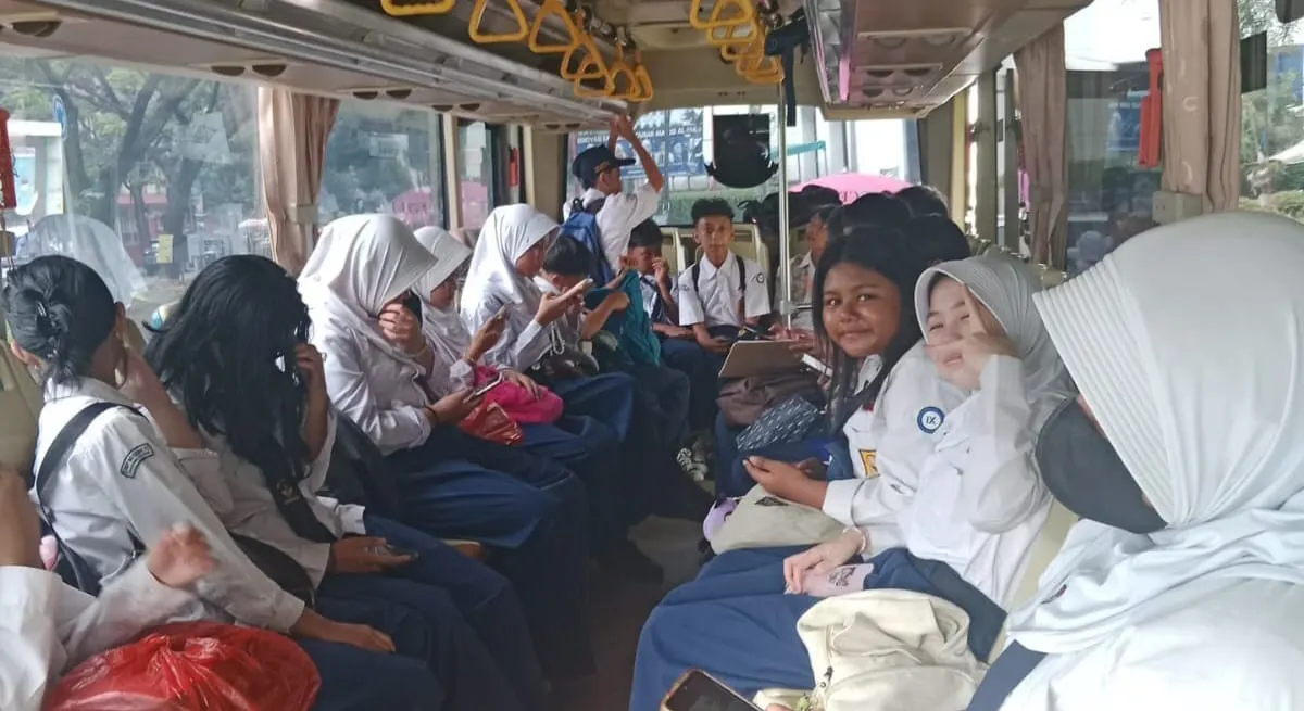 Bus Sekolah