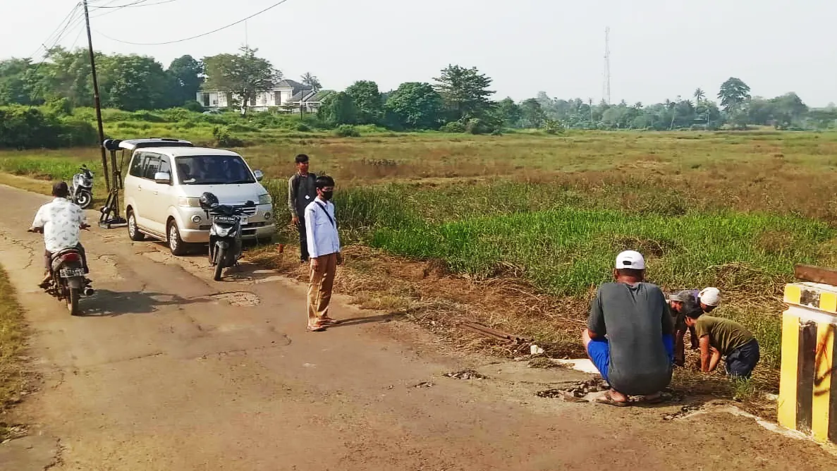 Jalan di Desa Jambu Karya