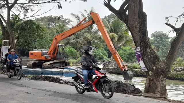 Pengerukan Sungai Cisadane Barat