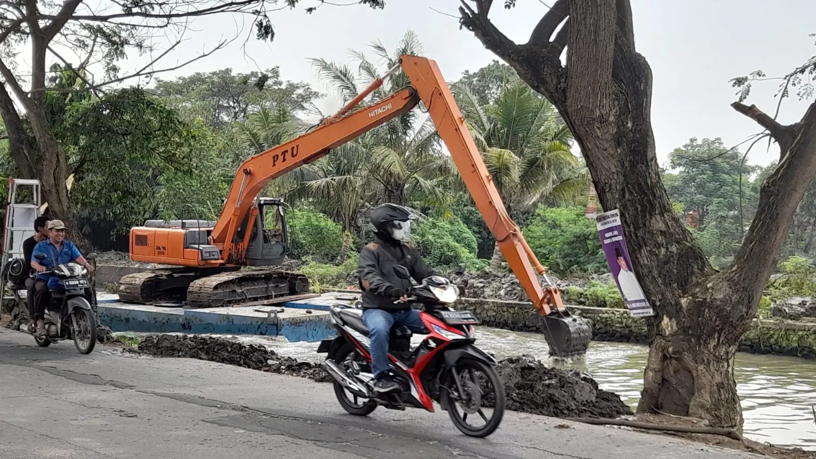 Pengerukan Sungai Cisadane Barat