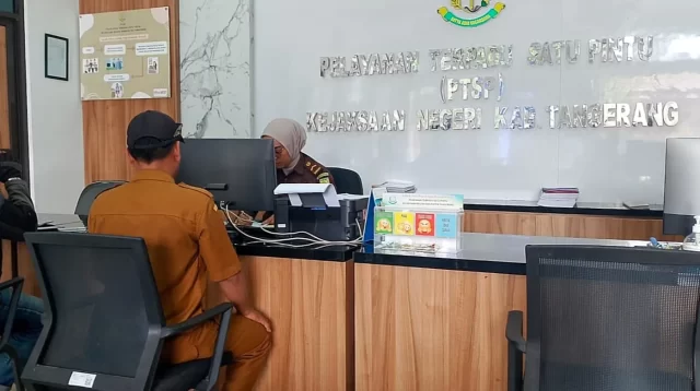 Pemdes Bakung dan Blukbuk Keluhkan Galian Tanah