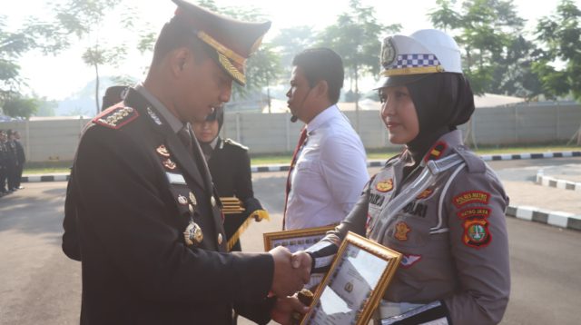 Upacara Hari Kesaktian Pancasila, Kapolres Beri Penghargaan Anggota Berprestasi