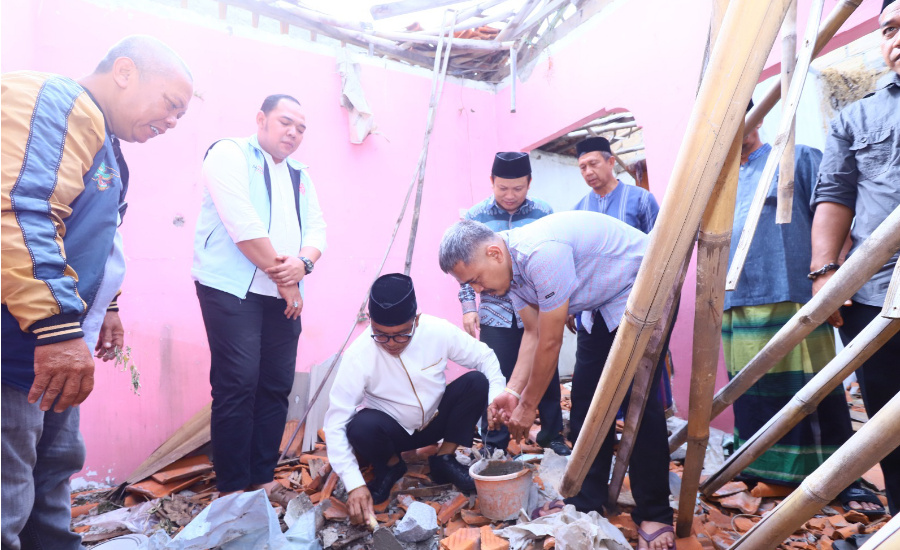 Relawan Andra Soni Peduli Bedah Rumah Warga Pinang, Tangerang