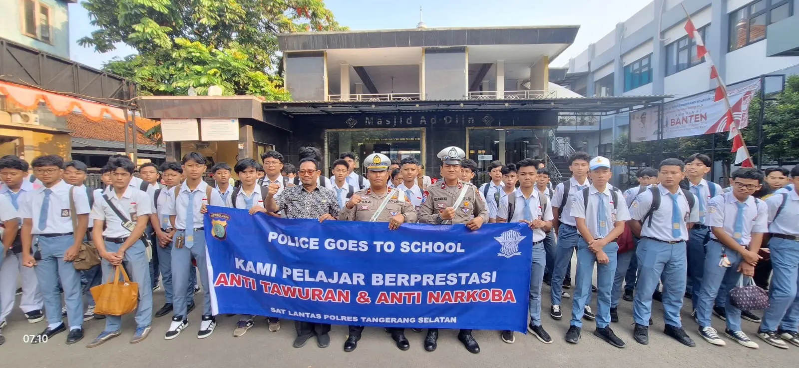 Police Goes to School