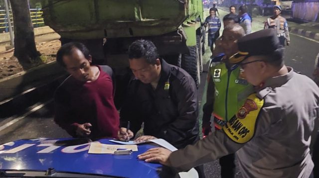 Polisi Tindak Tegas Truk Tambang di Tangerang, 93 Diputar Balik, 21 Tilang dan Cek Urine 1 Positif Narkoba