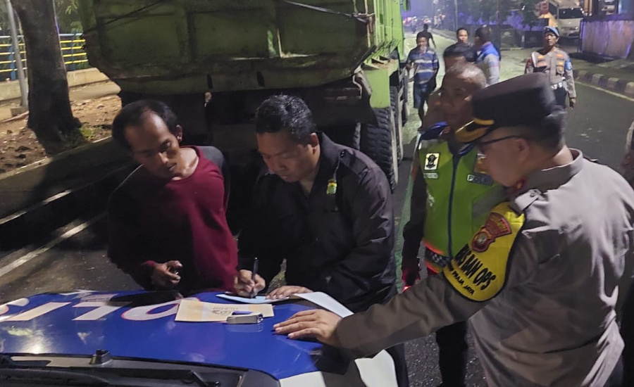 Polisi Tindak Tegas Truk Tambang di Tangerang, 93 Diputar Balik, 21 Tilang dan Cek Urine 1 Positif Narkoba