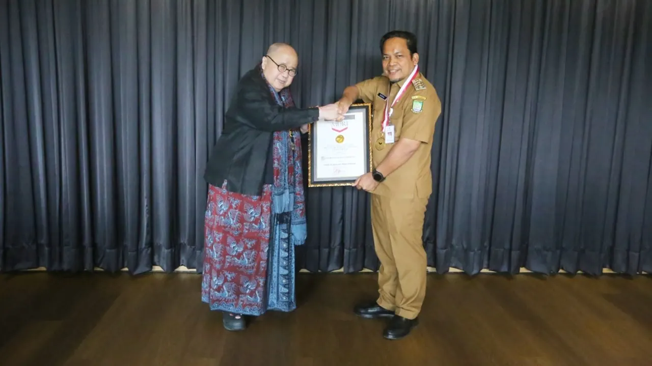 Wisuda Akbar